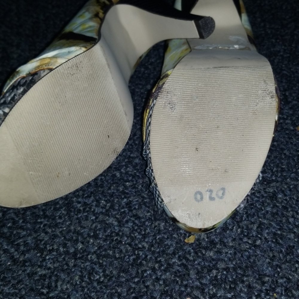 Heels - Picture 4 of 4